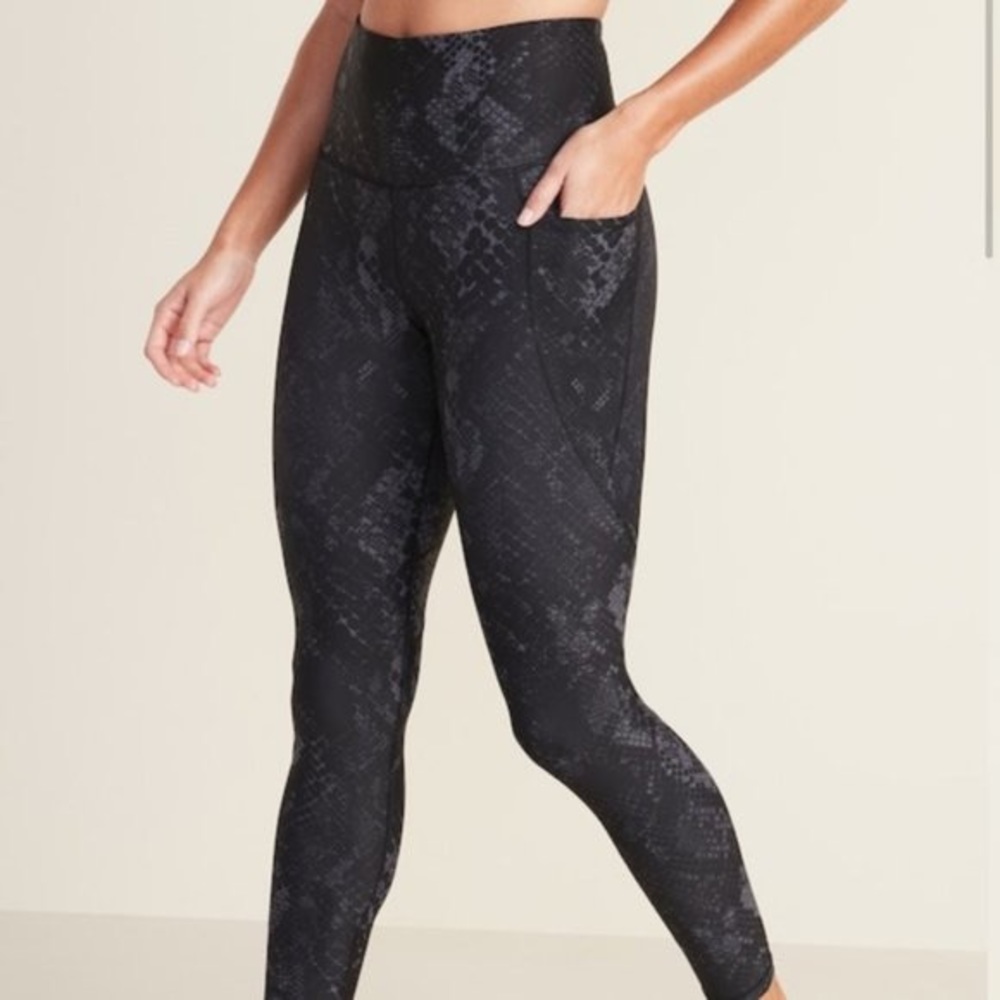 ON Snakeskin Elevate Legging NWT